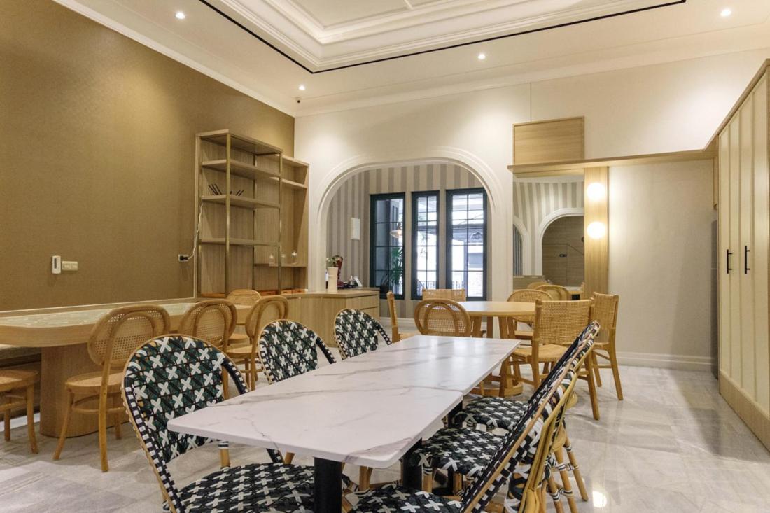 Casa Living Senopati Hotel Jakarta Exterior photo